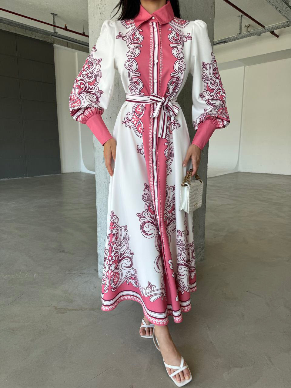 Robe Chemise Longue Imprimée Rose avec Sa Ceinture